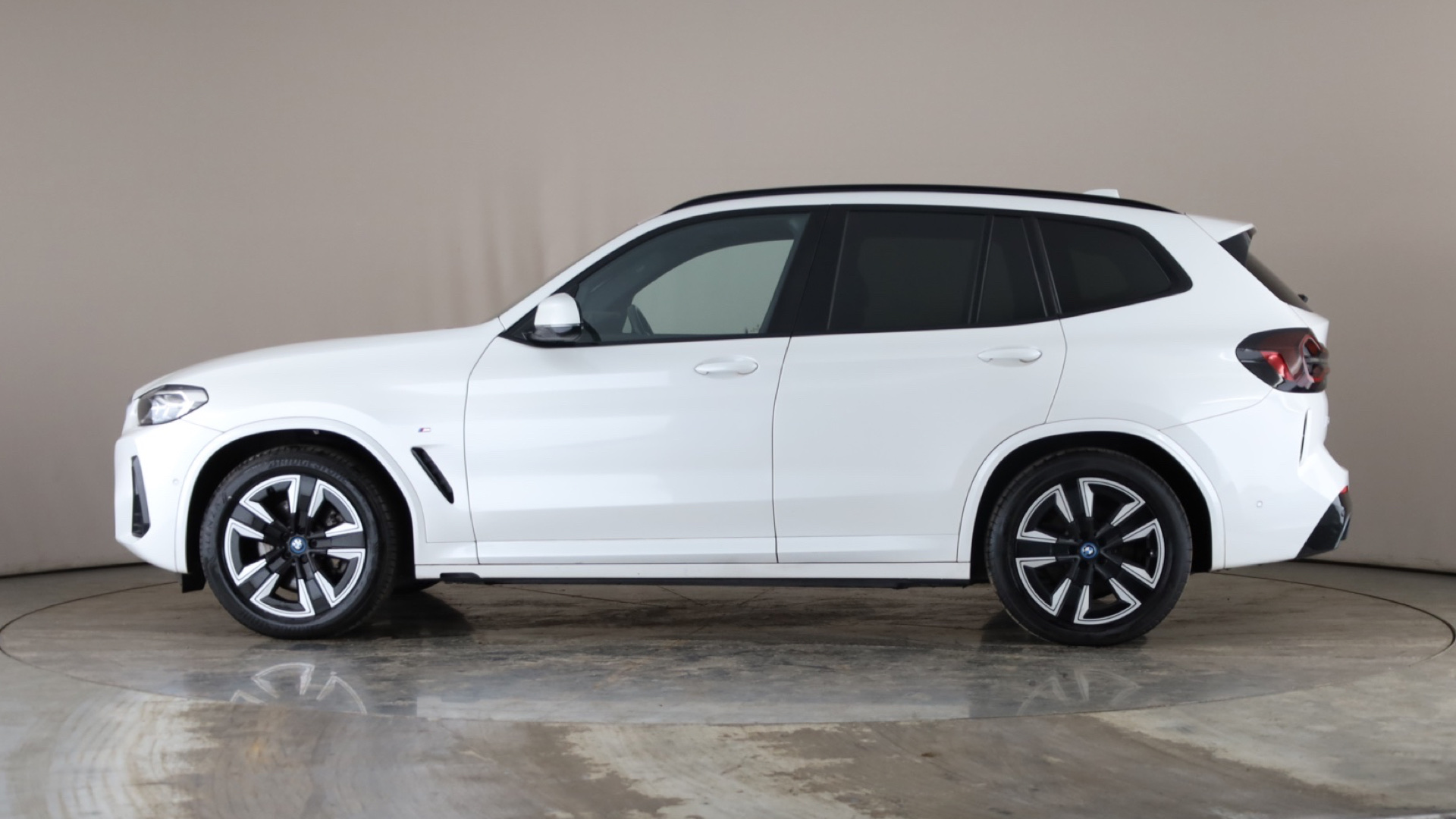 4020613 210kW M Sport 80kWh 5dr Auto