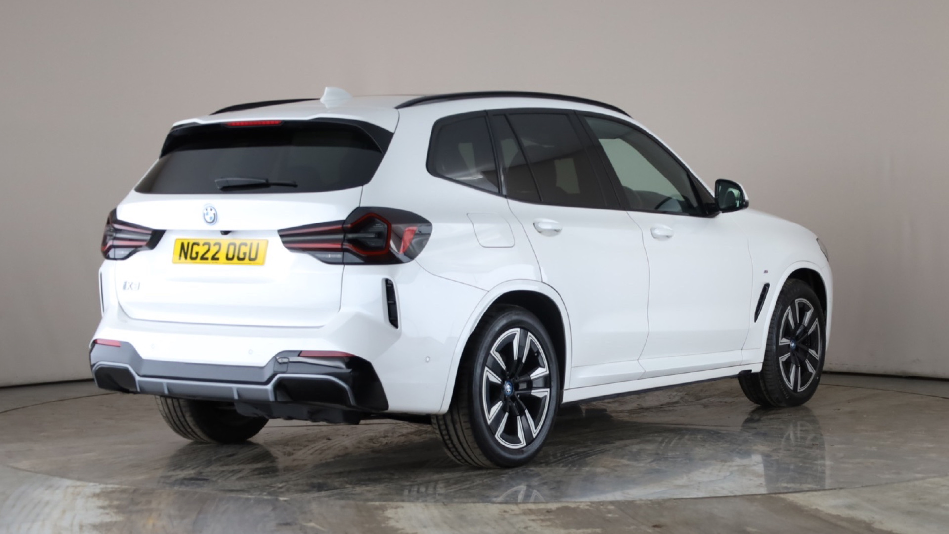 4020613 210kW M Sport 80kWh 5dr Auto