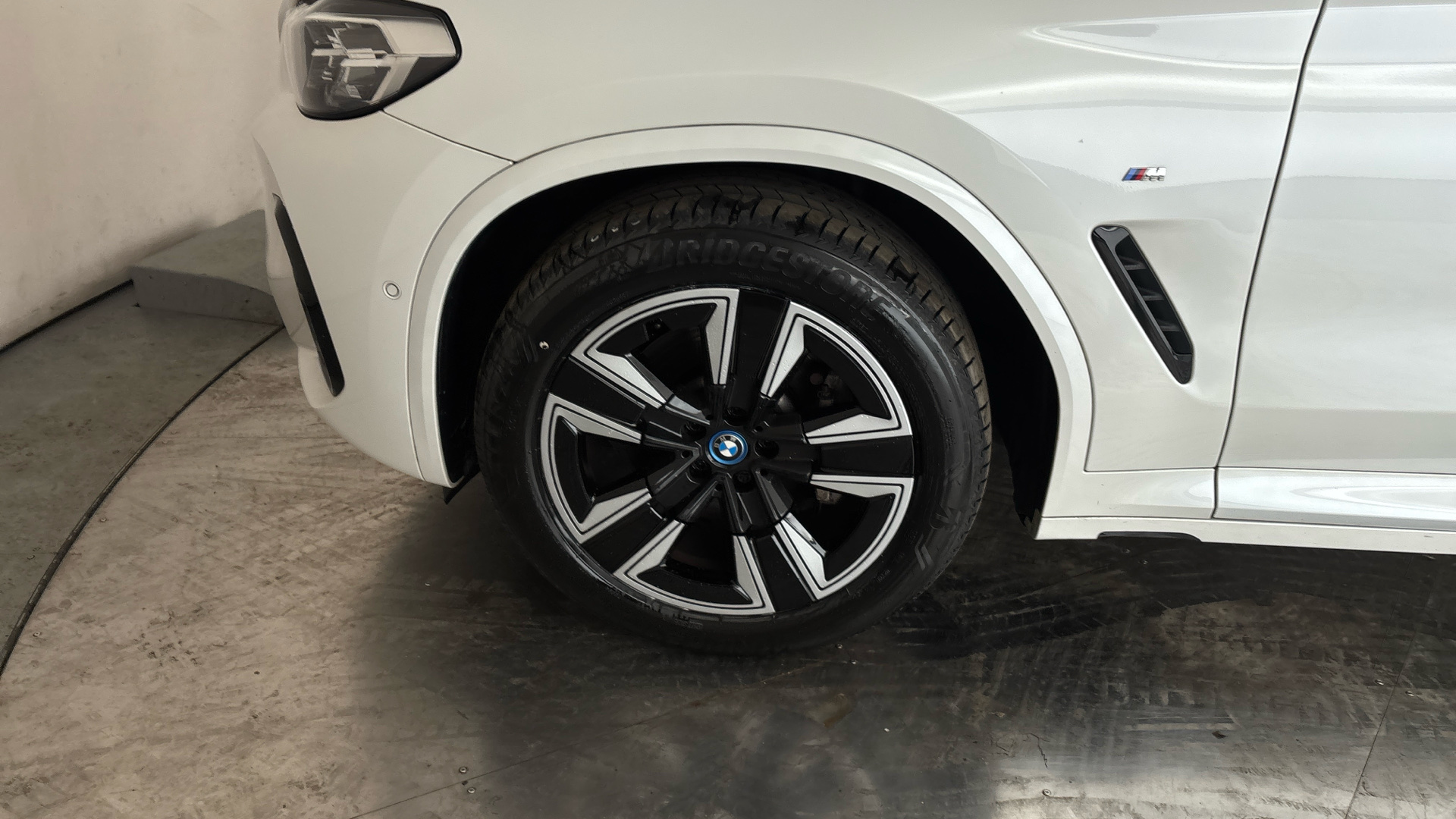 4020613 210kW M Sport 80kWh 5dr Auto