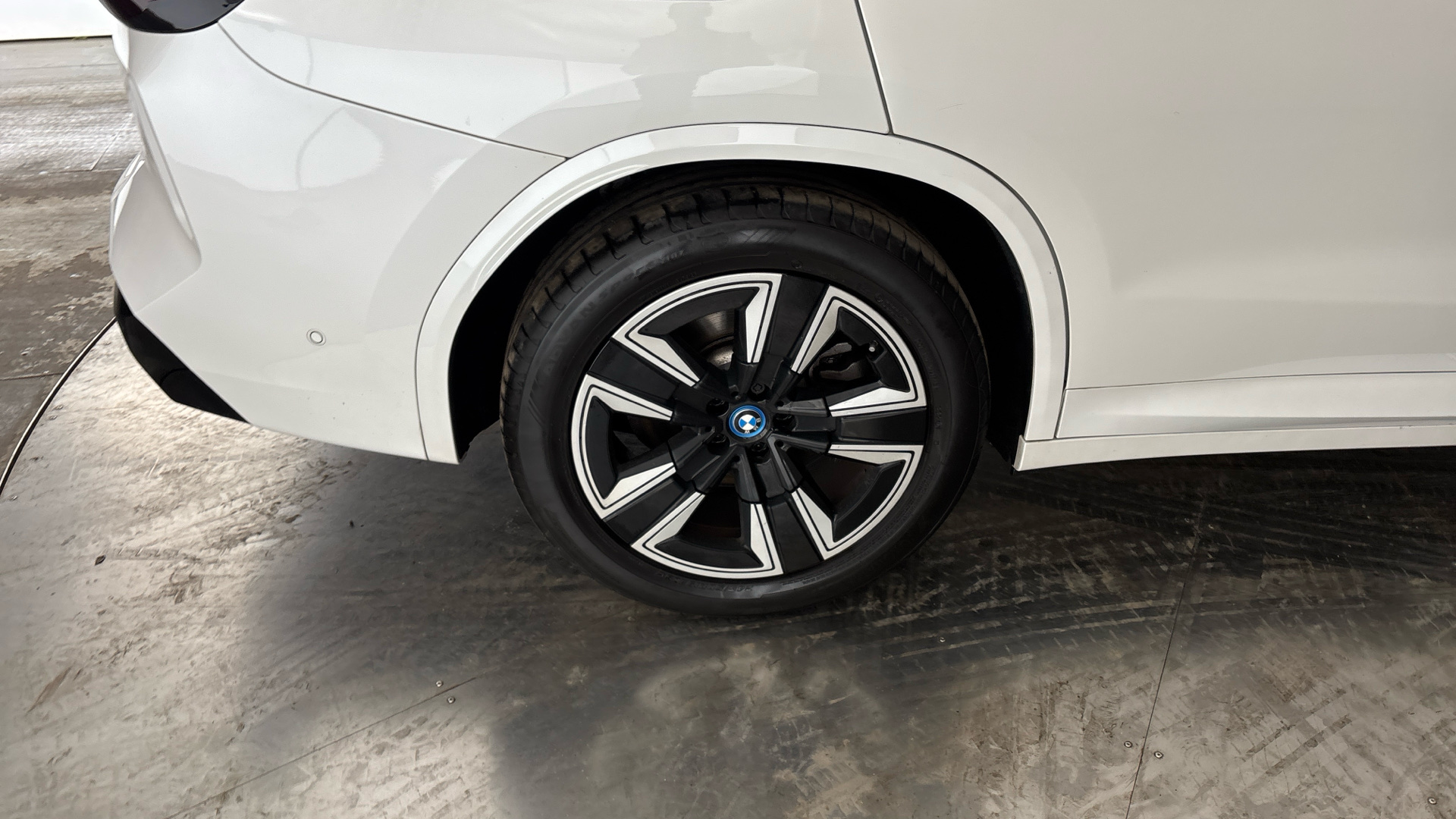 4020613 210kW M Sport 80kWh 5dr Auto