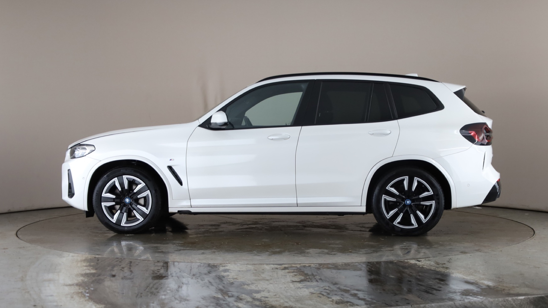 4020620 210kW M Sport 80kWh 5dr Auto