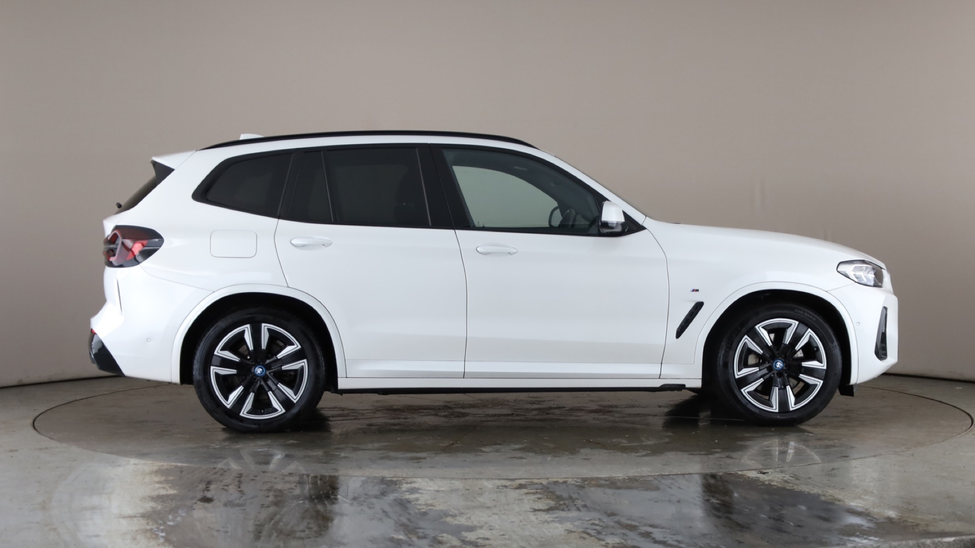 4020620 210kW M Sport 80kWh 5dr Auto