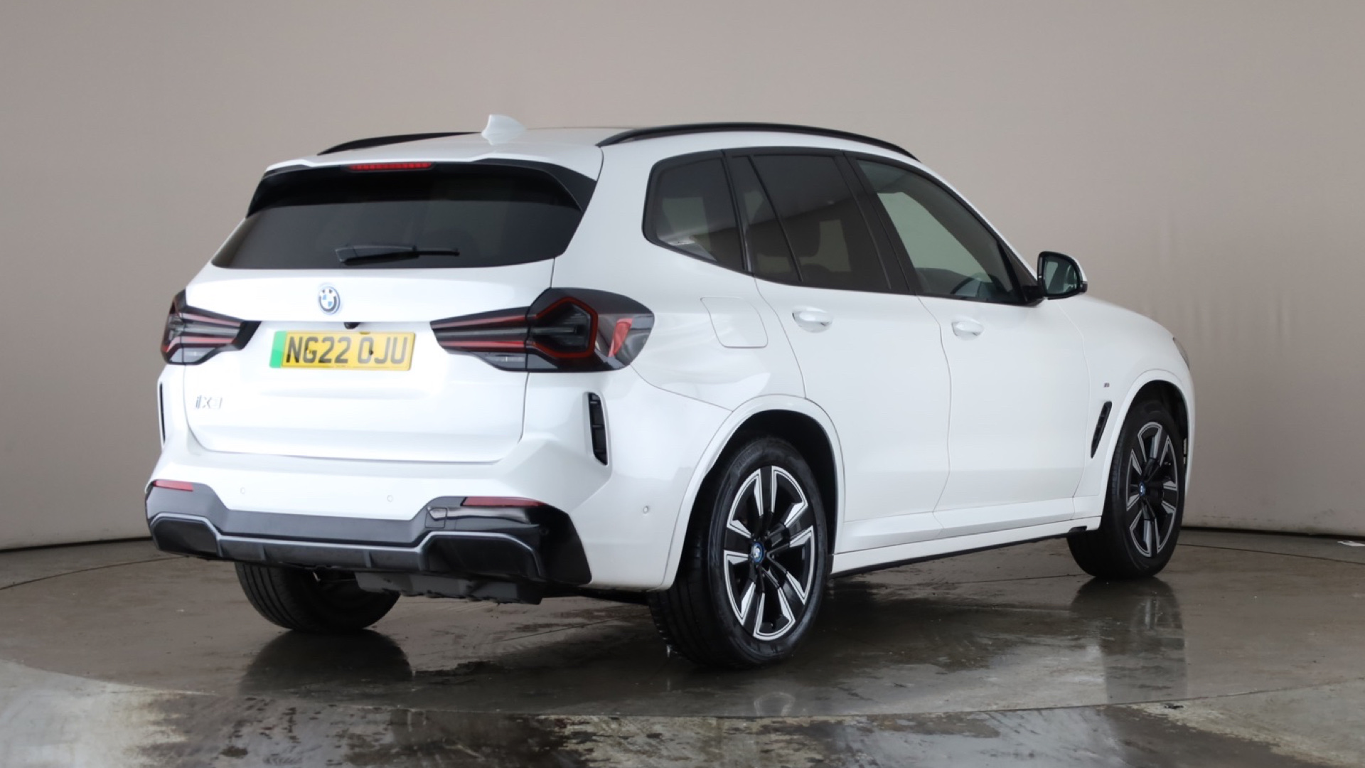 4020620 210kW M Sport 80kWh 5dr Auto