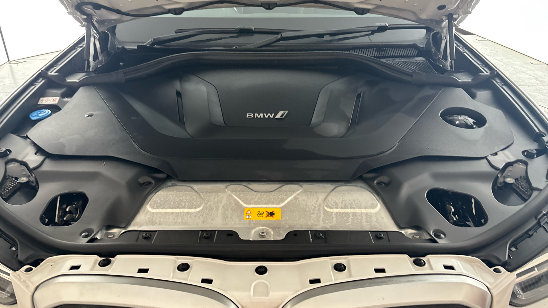 4020620 210kW M Sport 80kWh 5dr Auto