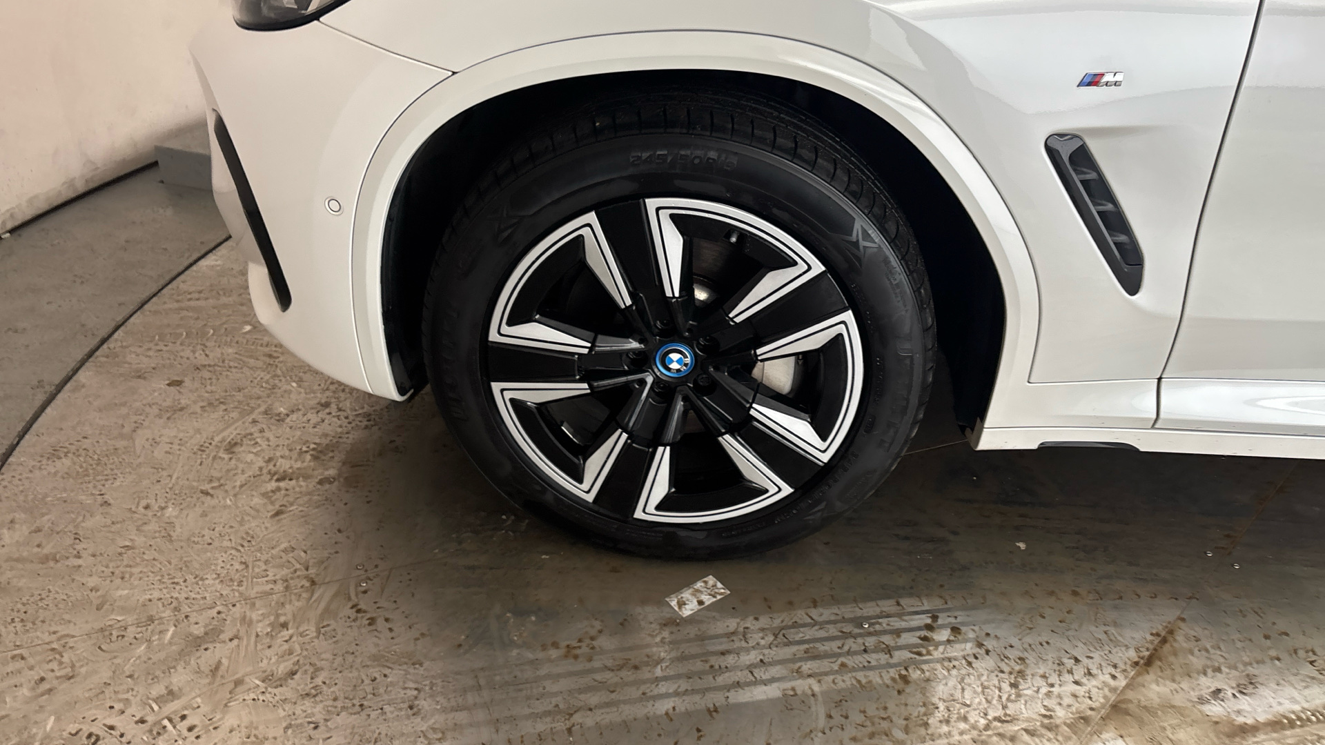 4020620 210kW M Sport 80kWh 5dr Auto