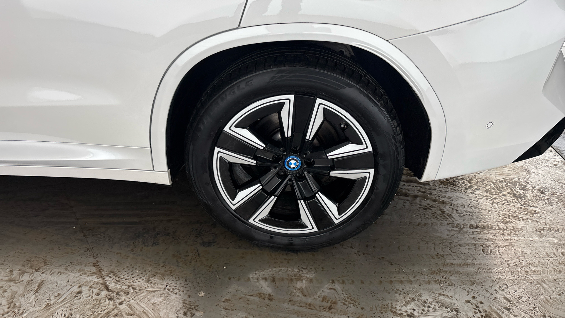 4020620 210kW M Sport 80kWh 5dr Auto