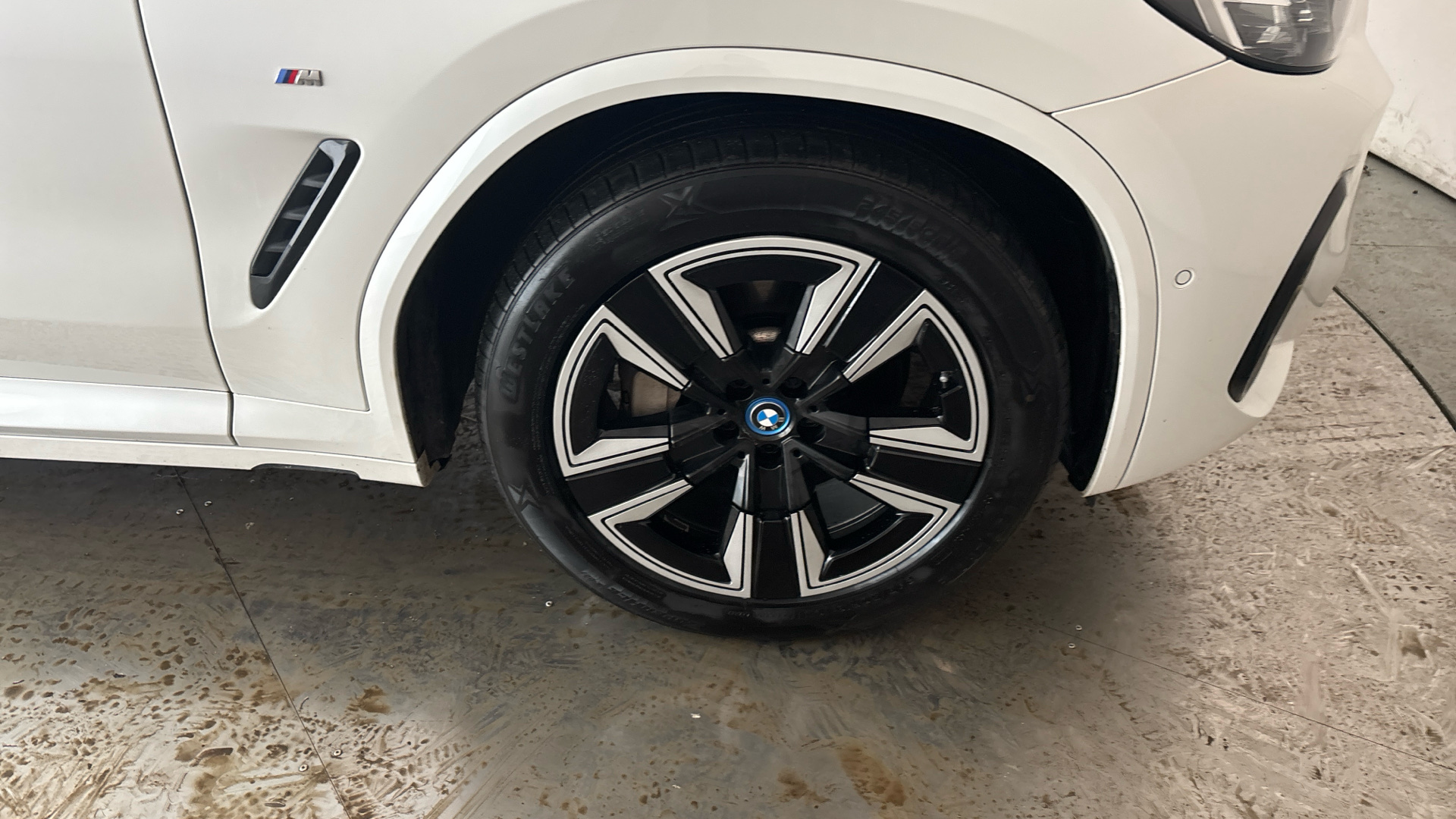 4020620 210kW M Sport 80kWh 5dr Auto