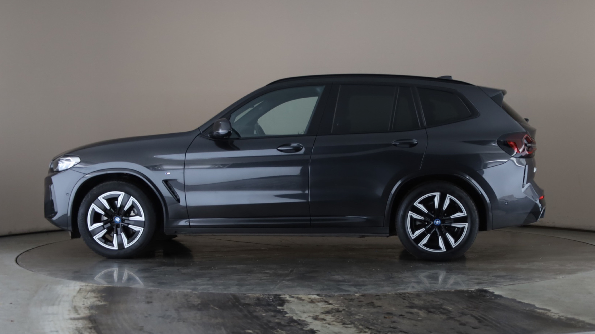 4028224 210kW M Sport 80kWh 5dr Auto