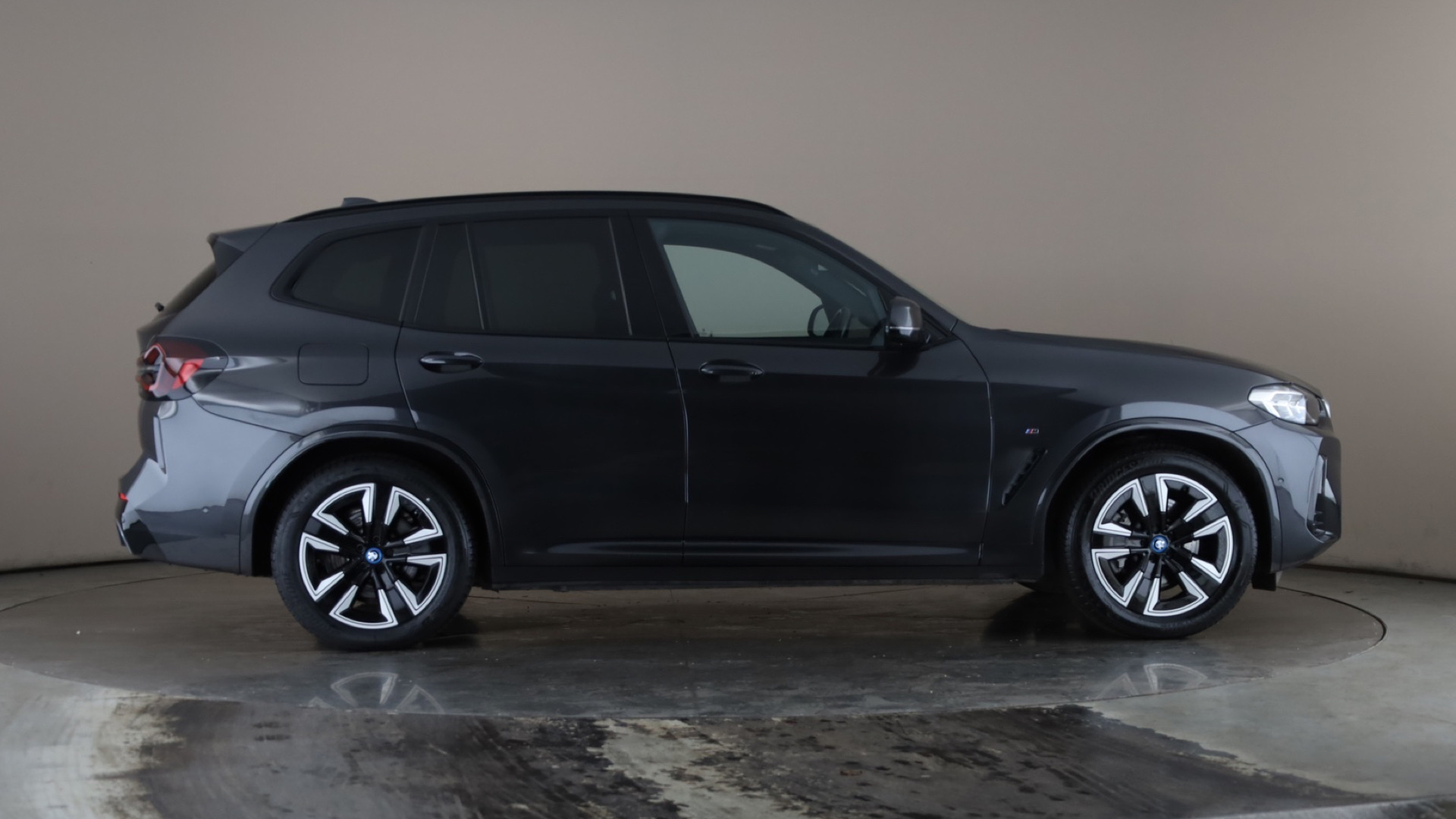 4028224 210kW M Sport 80kWh 5dr Auto