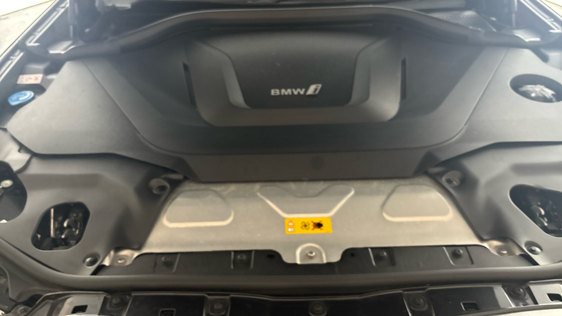 4028224 210kW M Sport 80kWh 5dr Auto