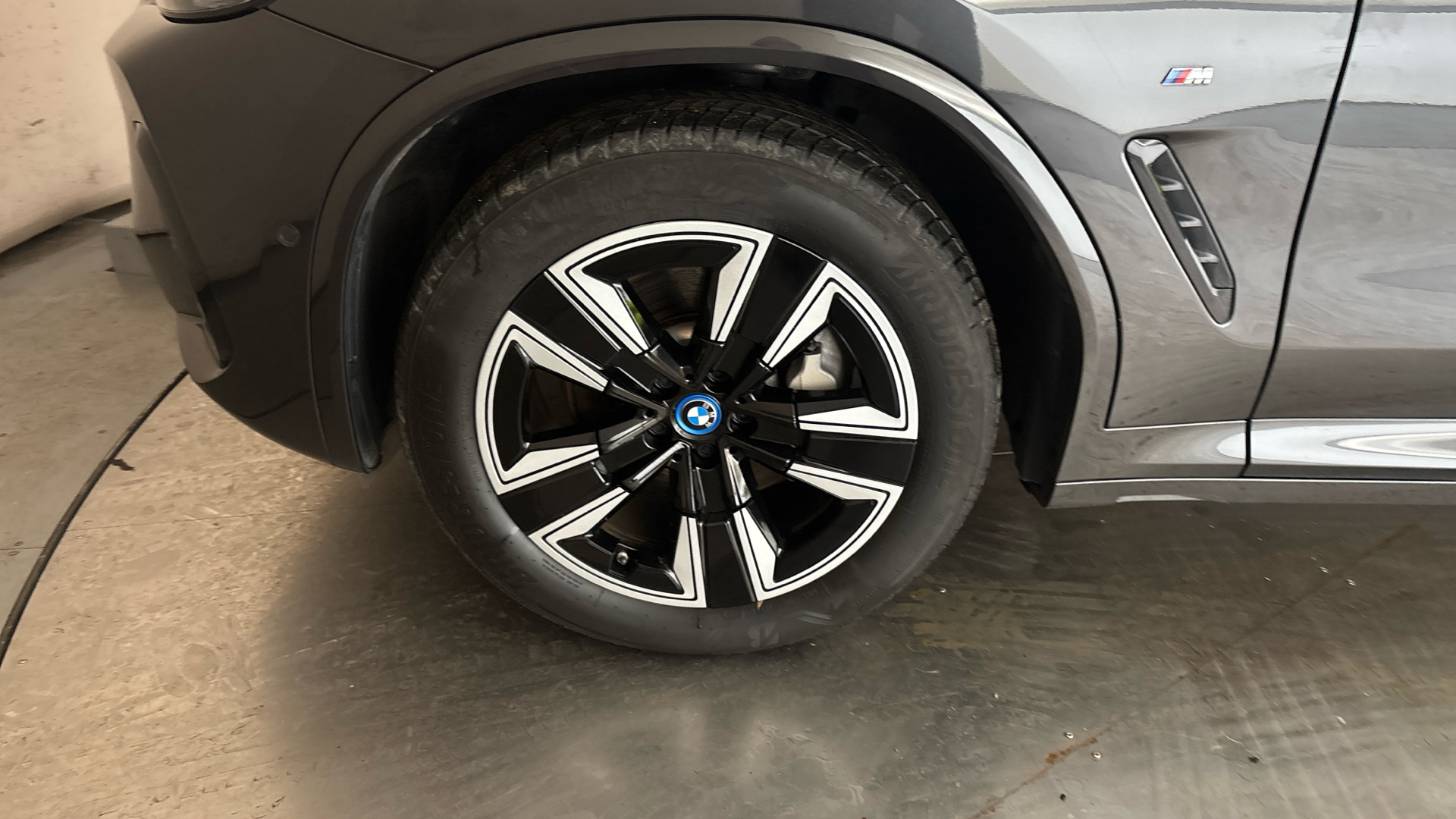 4028224 210kW M Sport 80kWh 5dr Auto