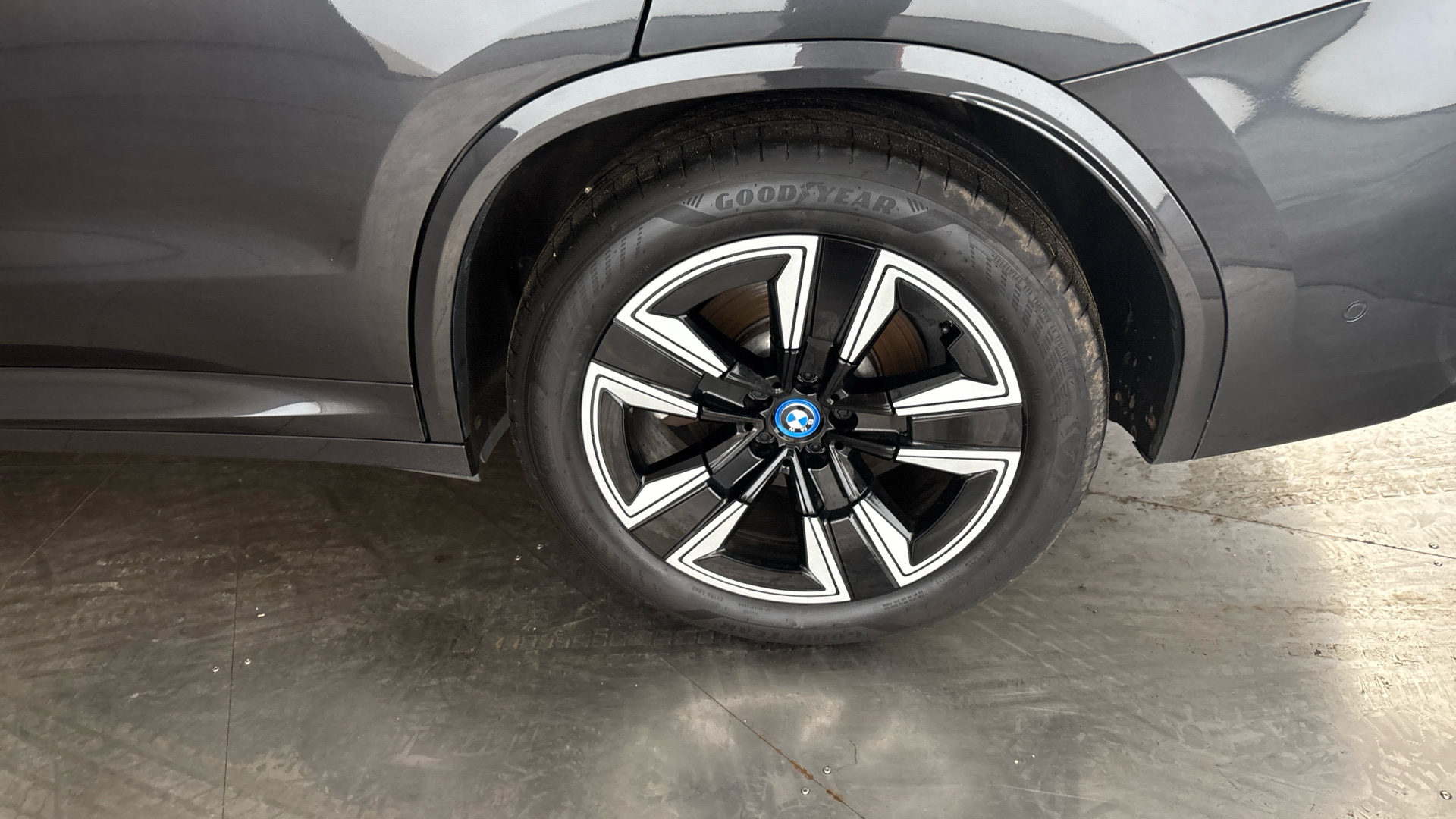 4028224 210kW M Sport 80kWh 5dr Auto