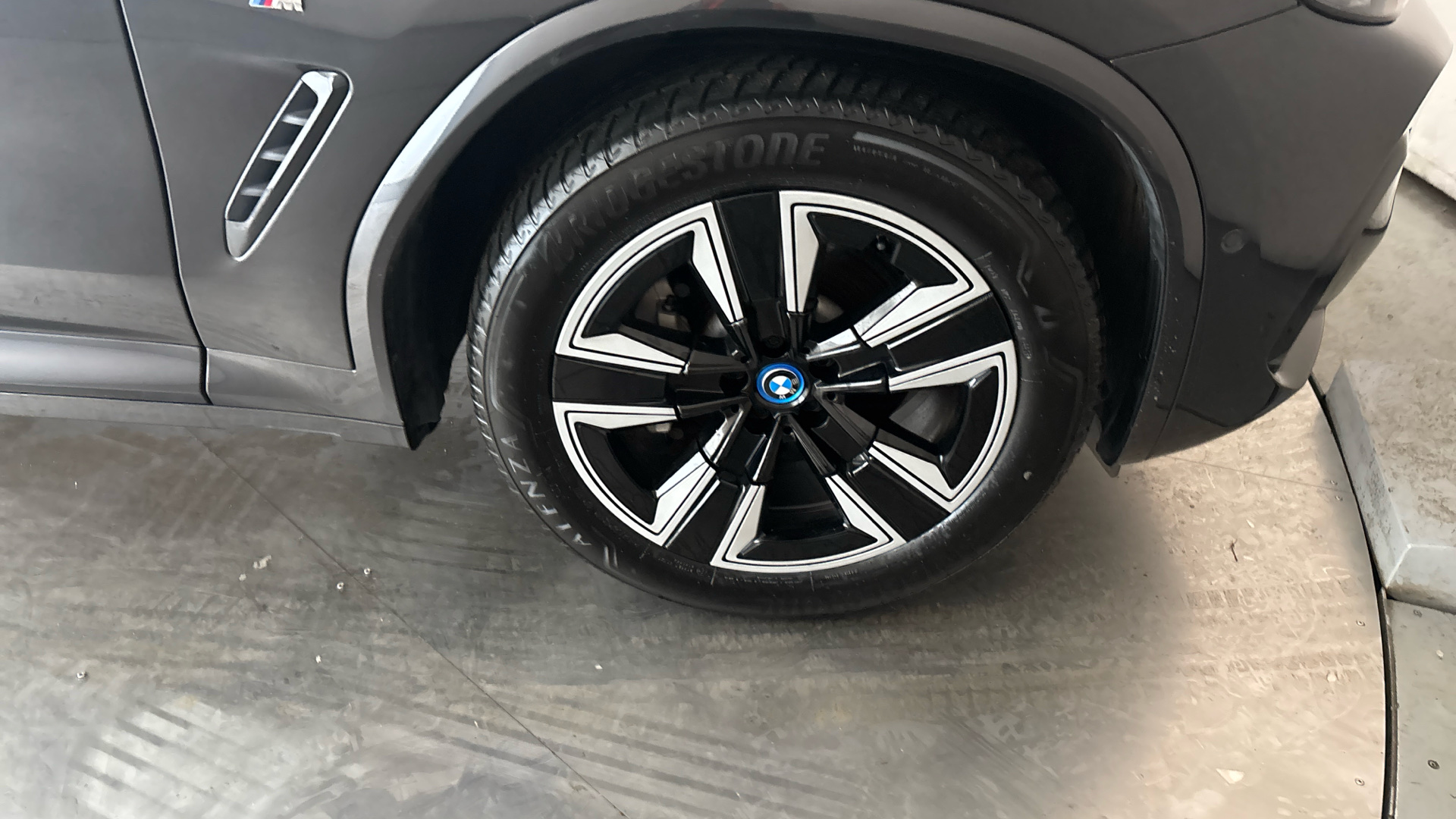 4028224 210kW M Sport 80kWh 5dr Auto