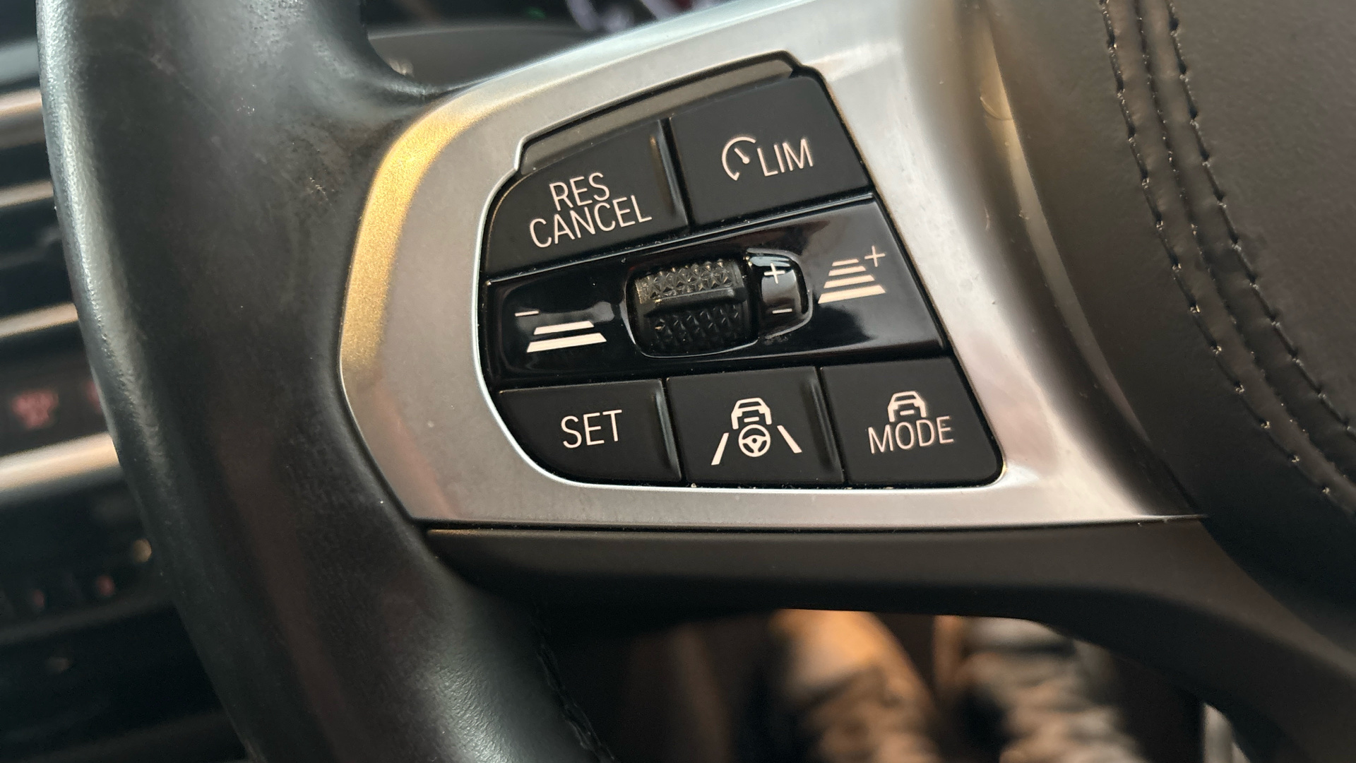 4028224 210kW M Sport 80kWh 5dr Auto