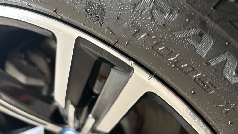BMW 3 SERIES Scuff