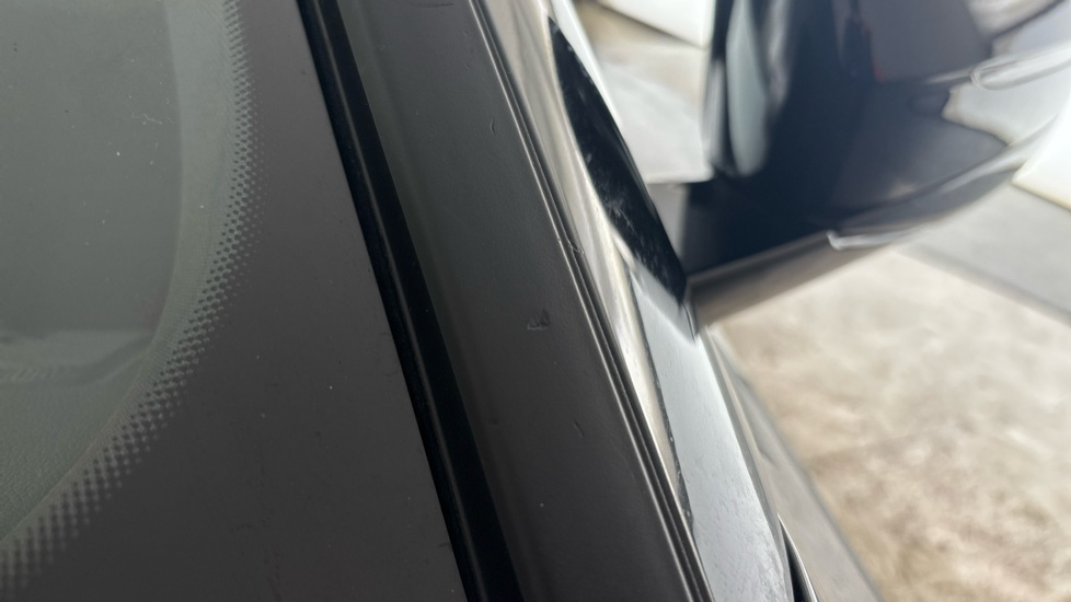 BMW 3 SERIES Scuff