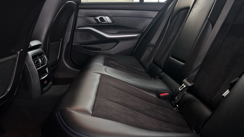 BMW 3 SERIES Image 14