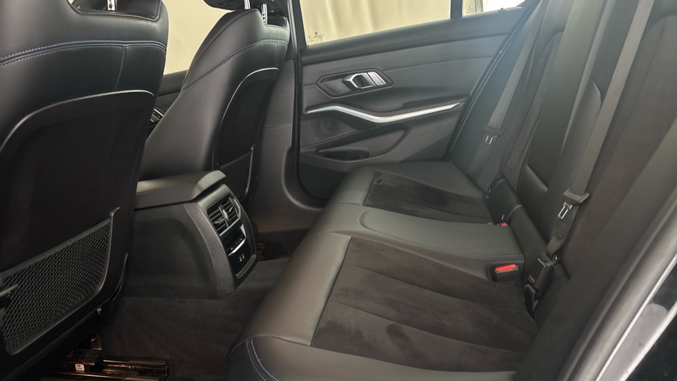BMW 3 SERIES Image 14