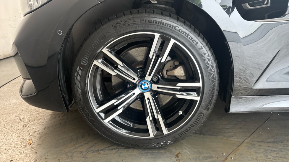 BMW 3 SERIES Image 17