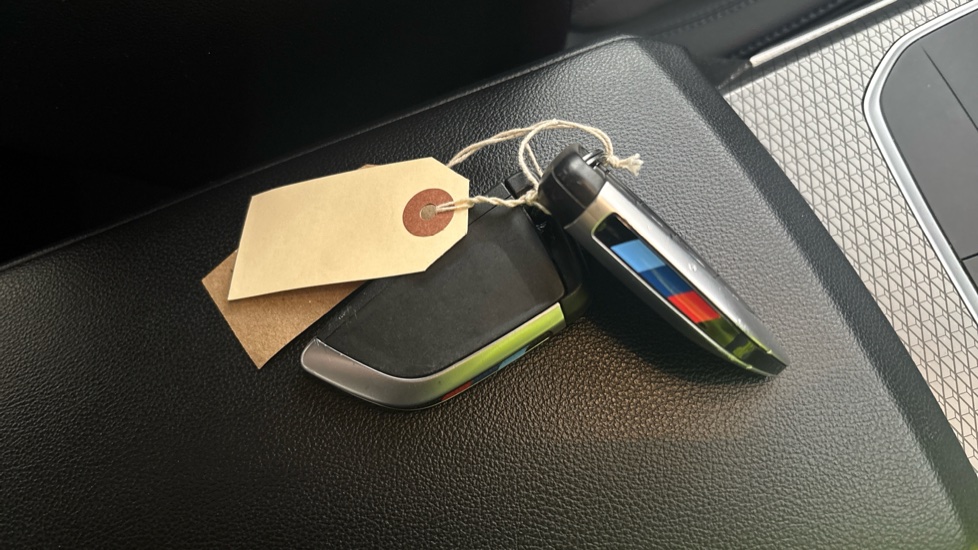 BMW 3 SERIES two keys