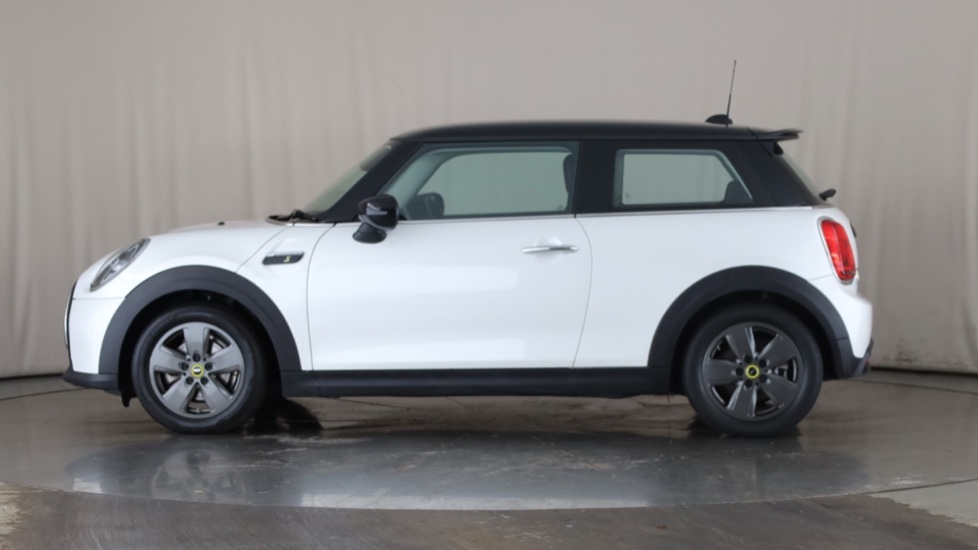 MINI HATCHBACK Image 2