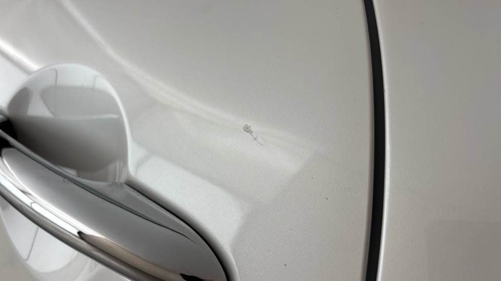 MINI HATCHBACK Chips and dent