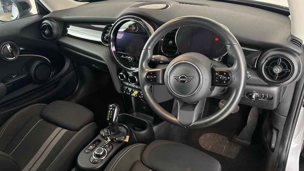 MINI HATCHBACK Image 9