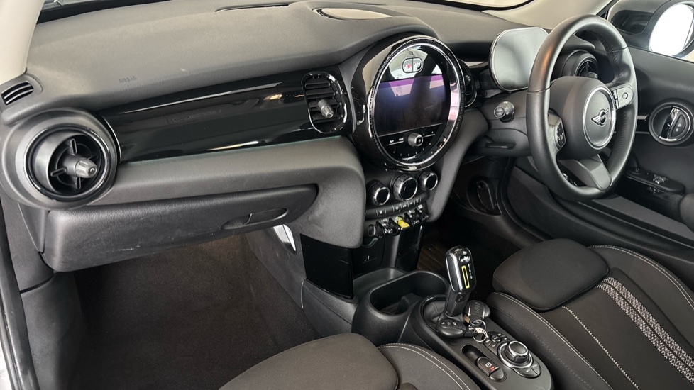 MINI HATCHBACK Image 10