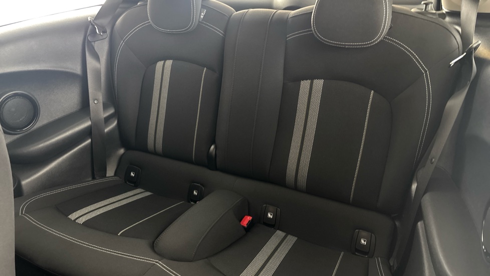 MINI HATCHBACK Image 14