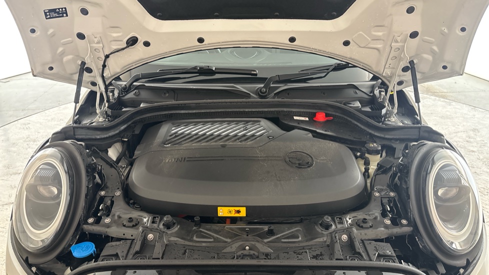 MINI HATCHBACK Image 16