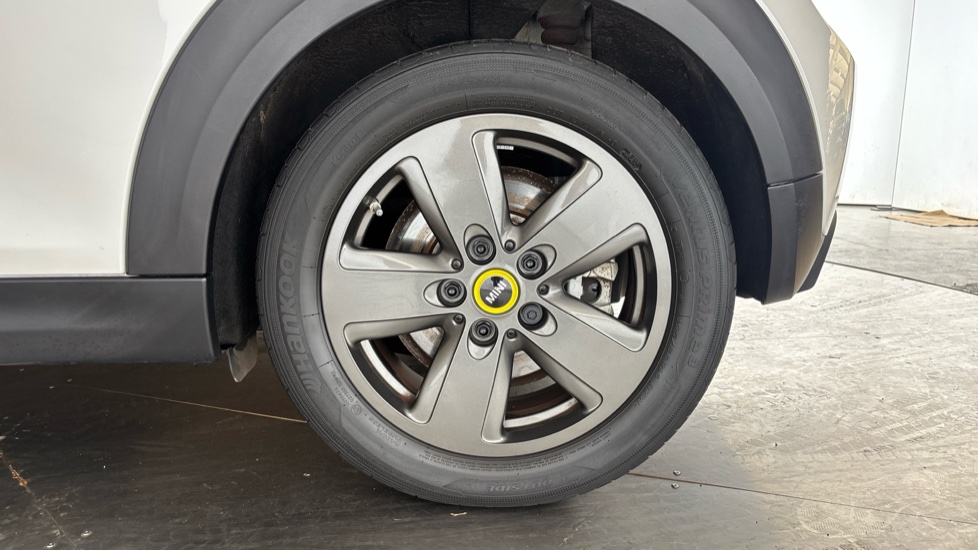 MINI HATCHBACK Image 18