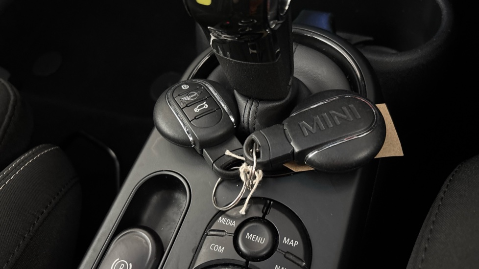 MINI HATCHBACK 2 keys available