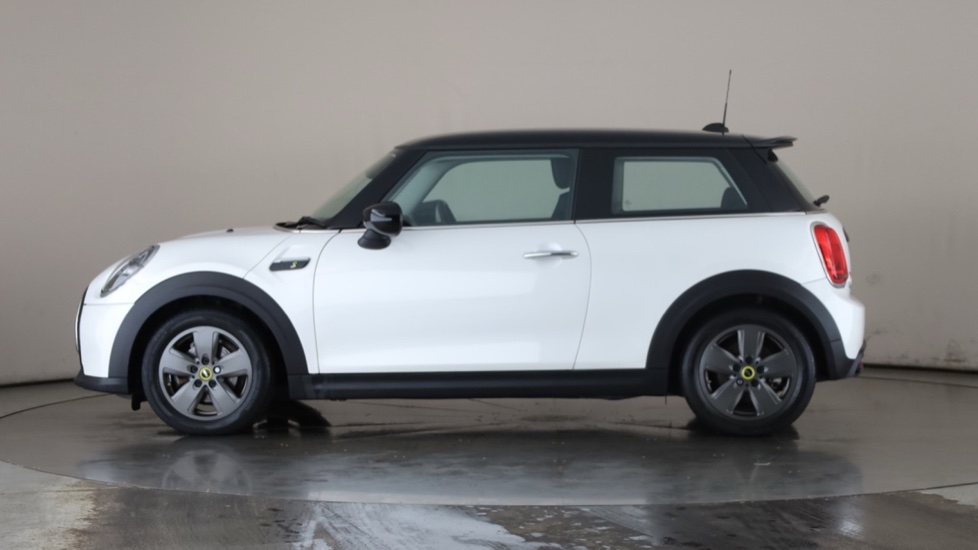 MINI HATCHBACK Image 2