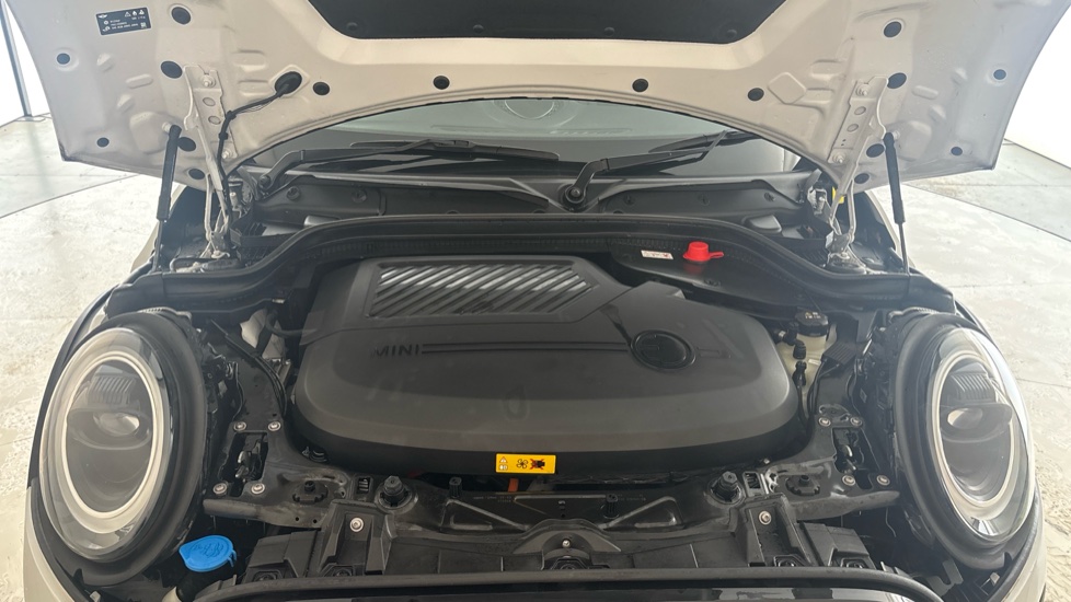 MINI HATCHBACK Image 16
