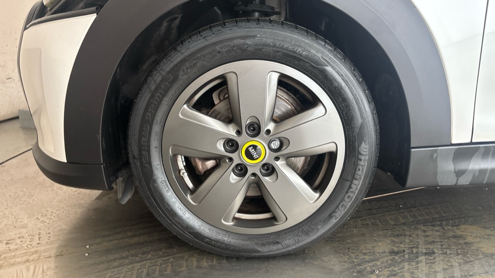 MINI HATCHBACK Image 17