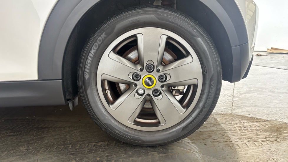 MINI HATCHBACK Image 18