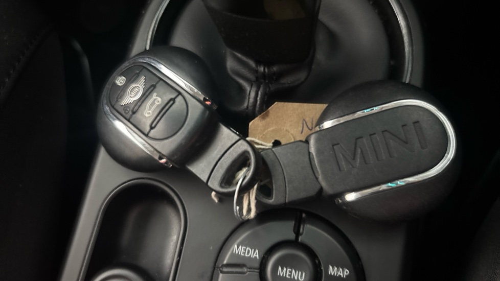 MINI HATCHBACK 2 keys