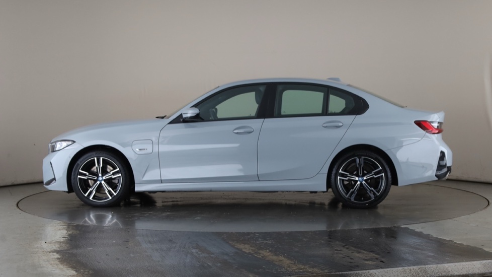 BMW 3 SERIES Image 2