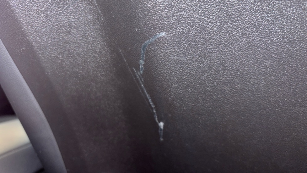 BMW 3 SERIES scratch