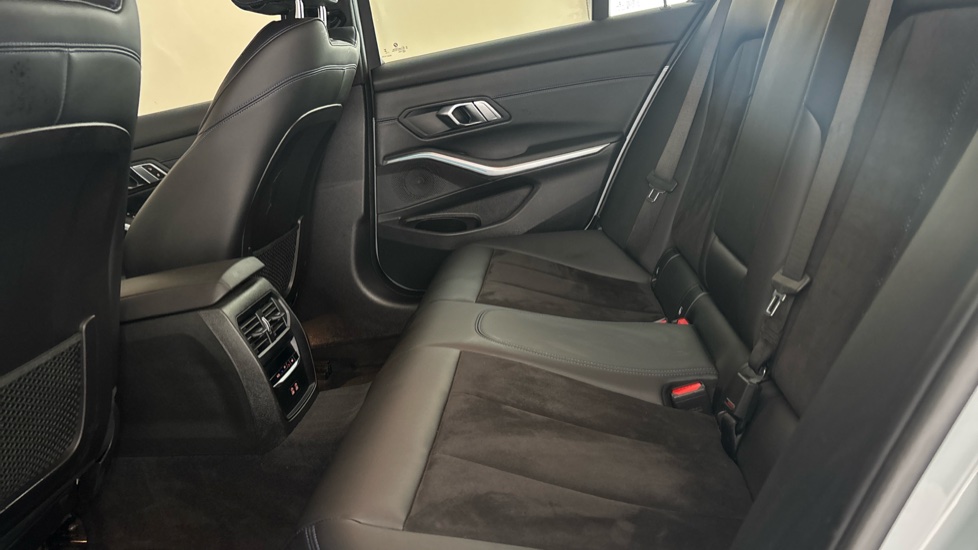 BMW 3 SERIES Image 14
