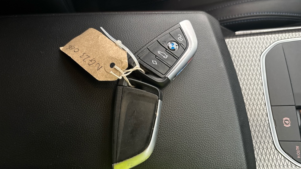 BMW 3 SERIES two keys
