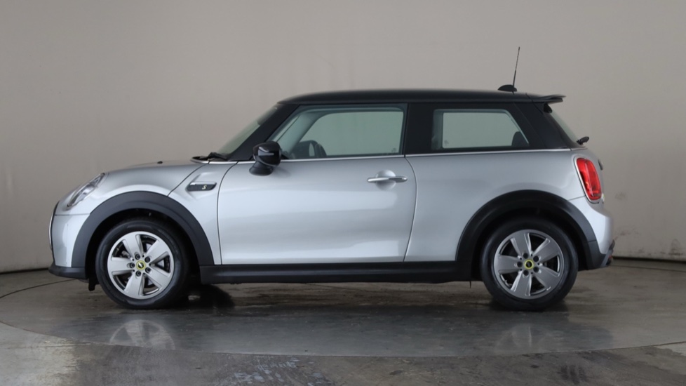 MINI HATCHBACK Image 2