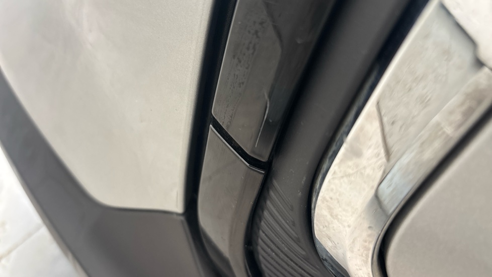 MINI HATCHBACK Scratches and chips