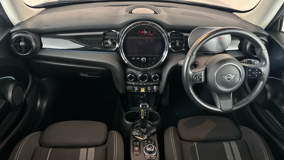 MINI HATCHBACK Image 11