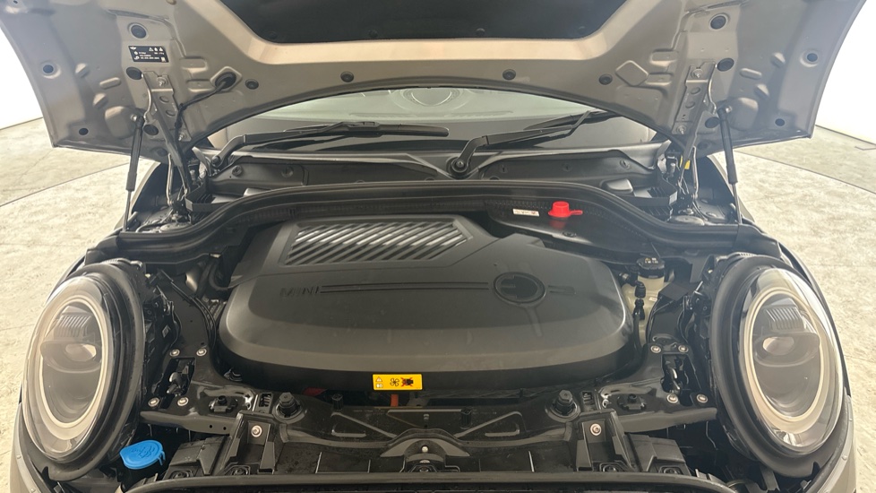 MINI HATCHBACK Image 16
