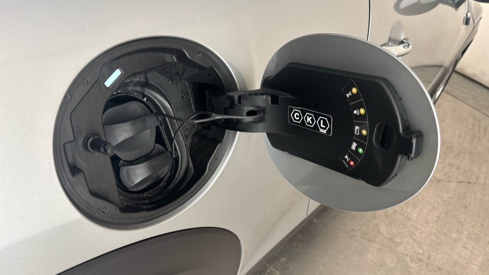 MINI HATCHBACK Image 21