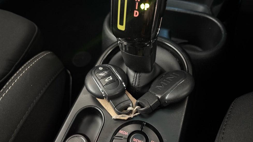 MINI HATCHBACK 2 keys available