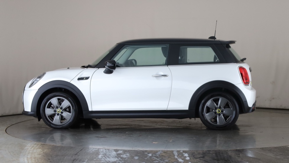 MINI HATCHBACK Image 2