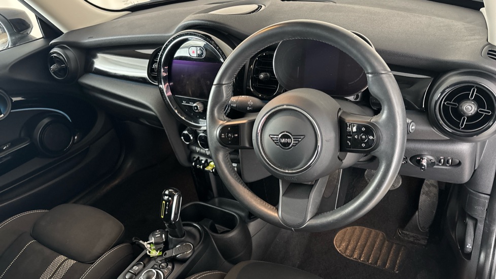 MINI HATCHBACK Image 9