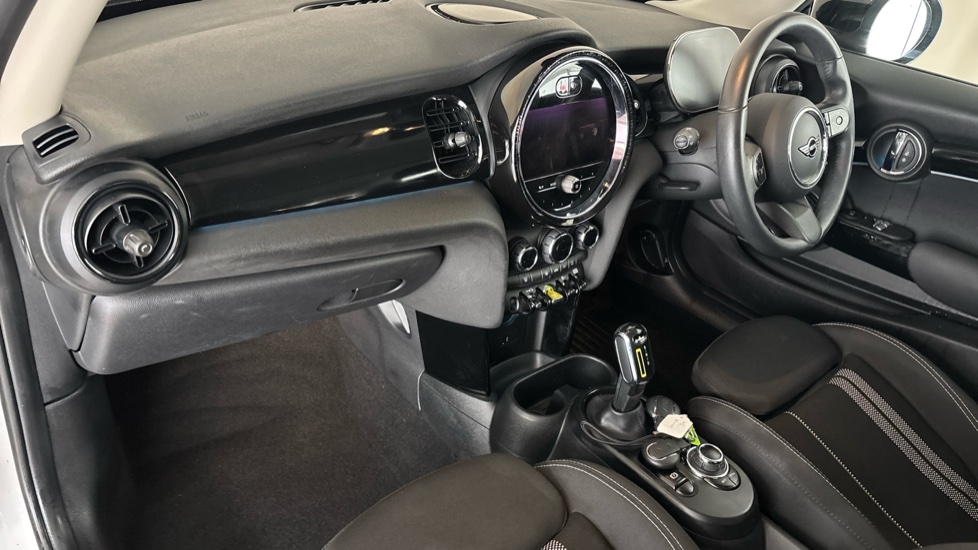 MINI HATCHBACK Image 10